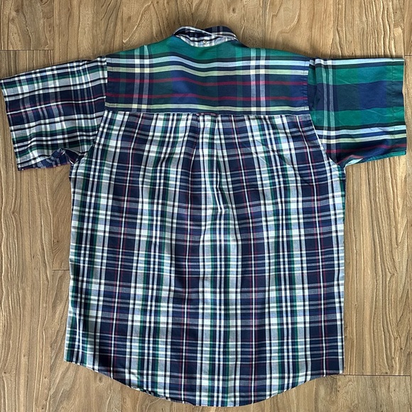 **GANT** multi-plaid button down SIZE LARGE - Picture 6 of 6
